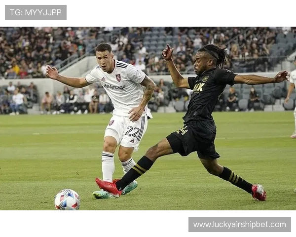 洛杉矶FC客场表现稳定性成就其季后赛席位竞争力 洛杉矶FC客场表现稳定性成就其季后赛席位竞争力